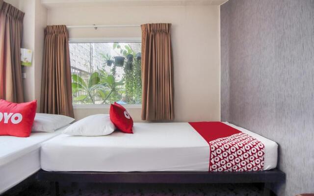 OYO 537 Na Banglampoo Hotel