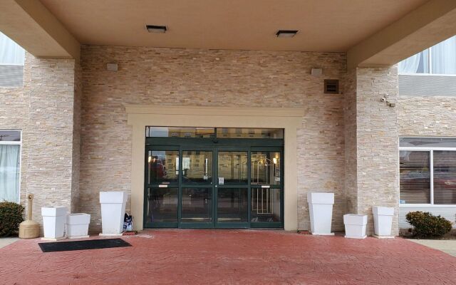 Comfort Inn & Suites Decatur - Forsyth