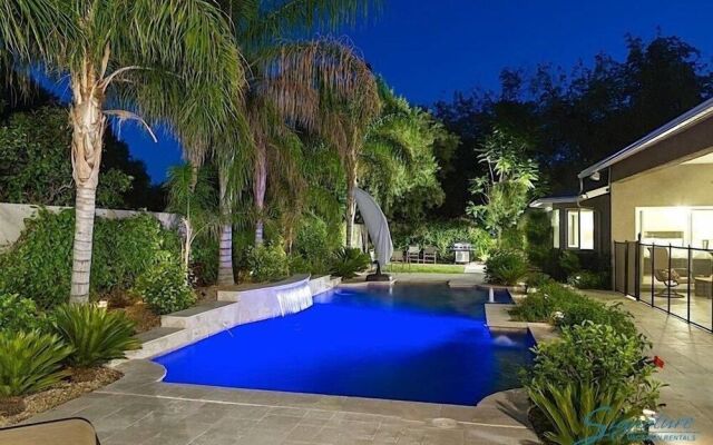 Latitude Adjustment By Signature Vacation Rentals