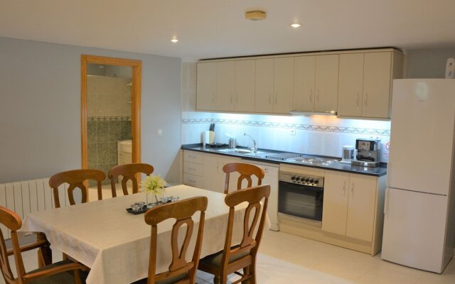 Large Villa With Private Pool and Five Bedrooms in Benijofar