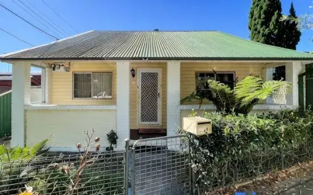 Spacious 4-Bedroom Family Home - Close to Airport & City