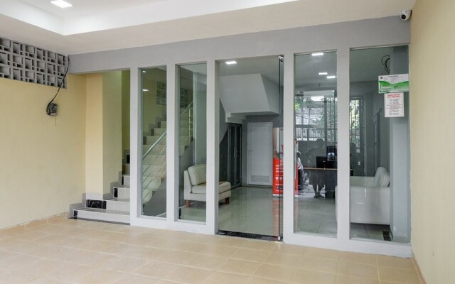 RedDoorz near Plaza Atrium Senen