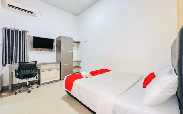 RedDoorz @ Jalan Basuki Rahmat Palembang – Guest Rooms – Palembang
