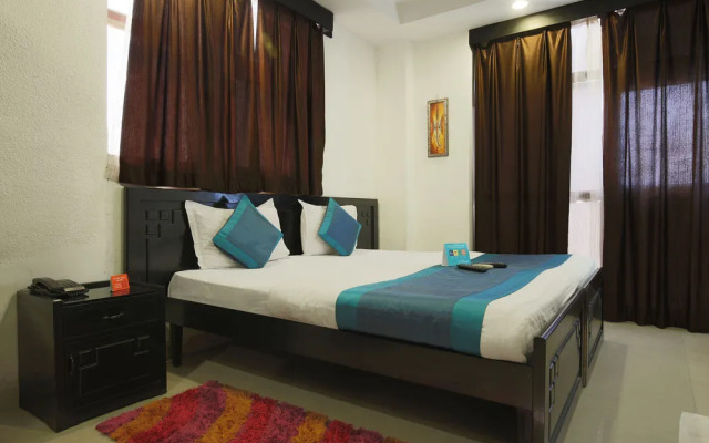 FabHotel Kailash Colony Metro Station