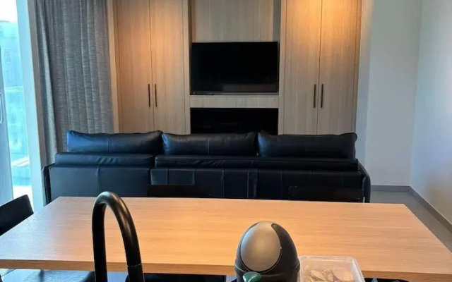 Huswell - Beachfront Apartment With sea View