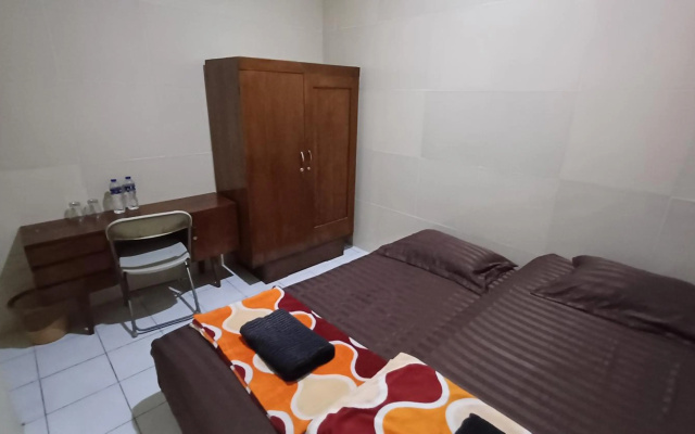 Spot On 3988 Kost Carmelia Baranangsiang Syariah – Guest Rooms – Bogor