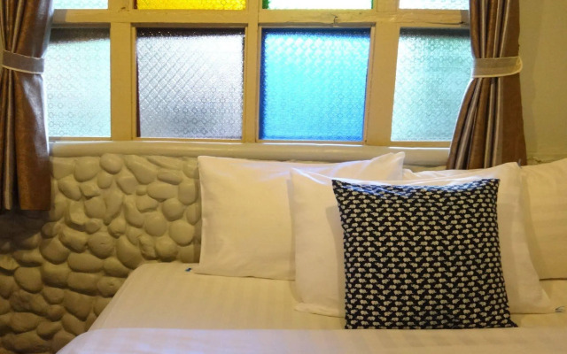 Stay With Me Guesthouse