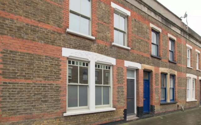 Beautiful 2 Bedroom House in Hackney