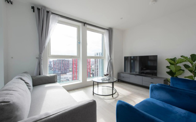 Luxury penthouse with stunning views near Canary Wharf