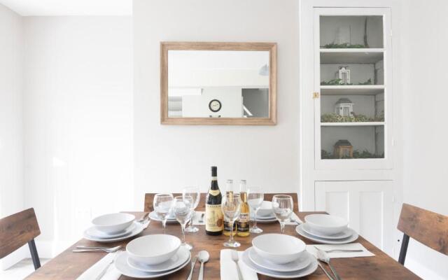 Spacious 3 Bed House, Netflix, Garden, Parking