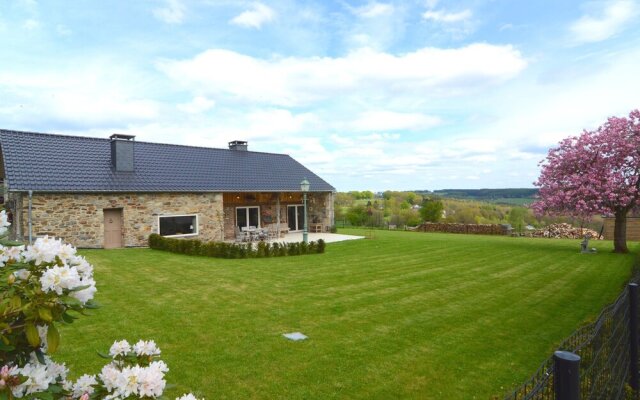Beautiful Stone Cottage With Panoramic Views Over the Hills of the Ardens