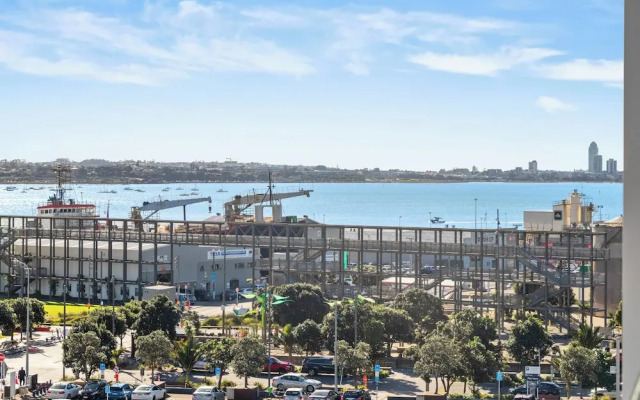 Sunny and Spacious in Wynyard Quarter
