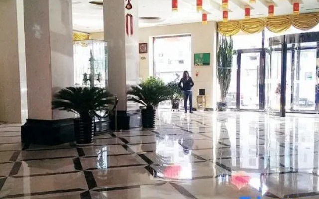 Ulanqab Yingshan Hotel (Jining South Railway Station)