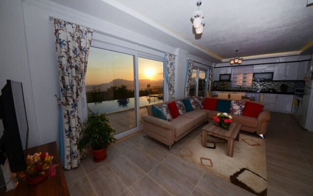 Villa Utku by Helaltatilvillari