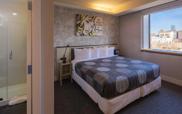 Leon Hotel LES