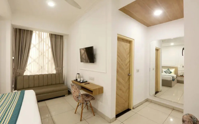 Hotel Emerald Suites & Banquet
