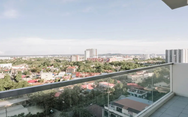 Spacious & Cozy Urban Oasis