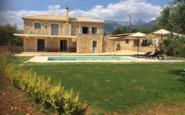 Villa Eleni - Garden Pool Retreat Near Kardamili