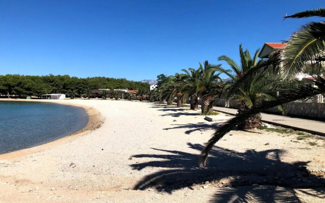 Apartman Matej with pool Povljana