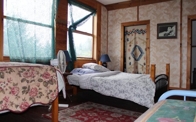 Earth Club Factory Guesthouse