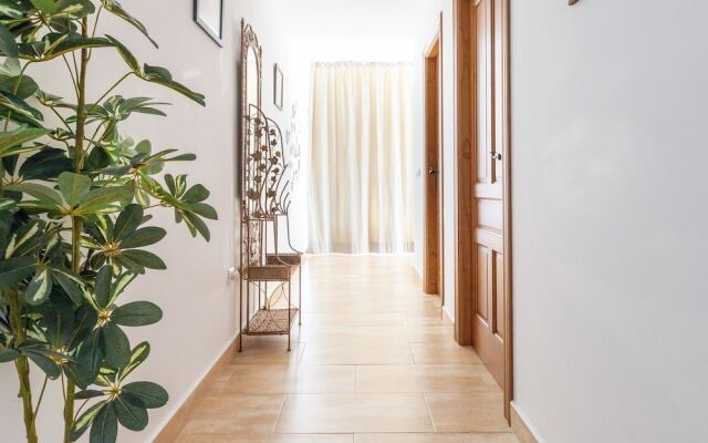 Elegant Apartment in Totalán with Hot Tub