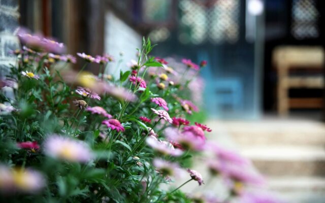 Lijiang Zuixiangsi Inn