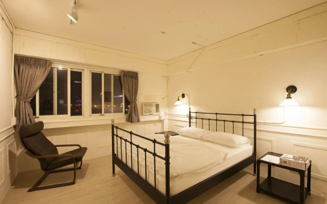 Mr Lobster's Secret Den Design Hostel