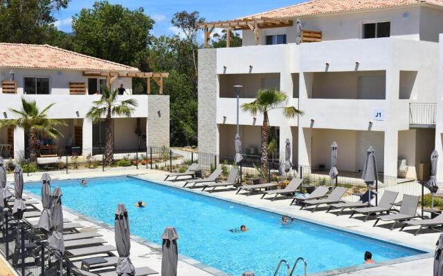 Residence Marina di Bravone - appartement 6 personnes RDC N107