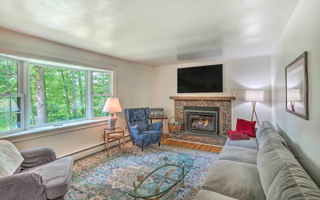 Stockbridge Home: Walk to Town Beach!