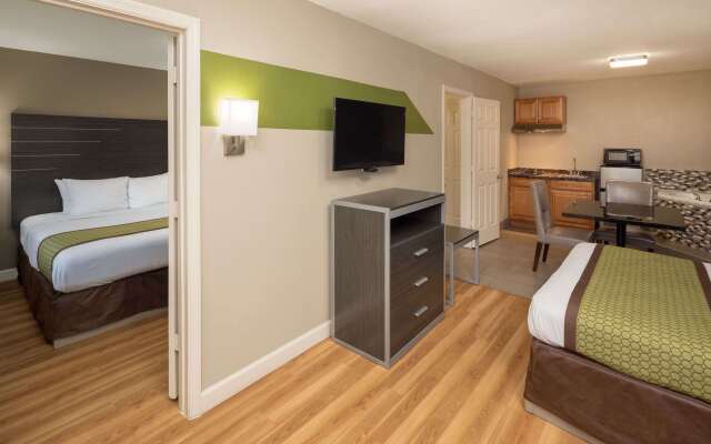 Days Inn & Suites by Wyndham Athens Alabama