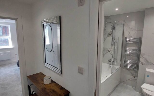 Modern 1 Bedroom Apartment - Camberley