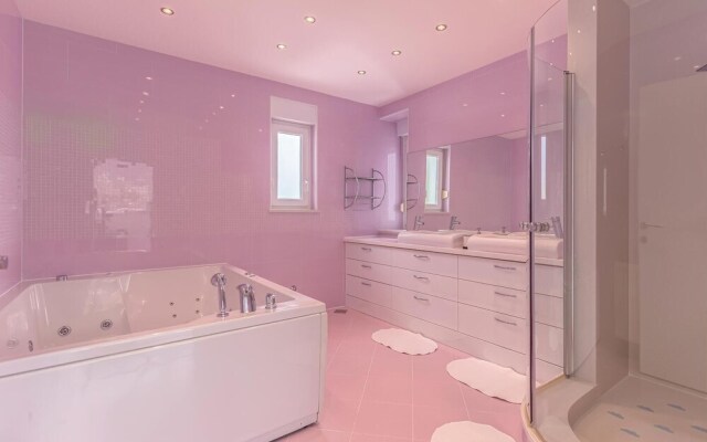Stunning Home in Crikvenica With Wifi and 4 Bedrooms