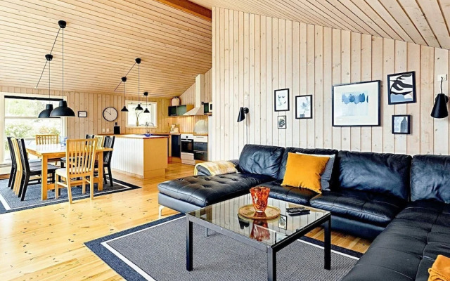 10 Person Holiday Home in Vaeggerlose