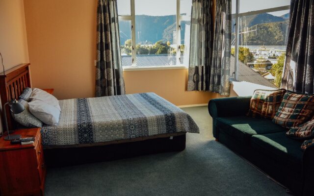 Bluemoon Lodge - Hostel