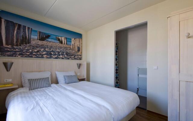 Detached villa with 2 bathrooms, beach at 400m.