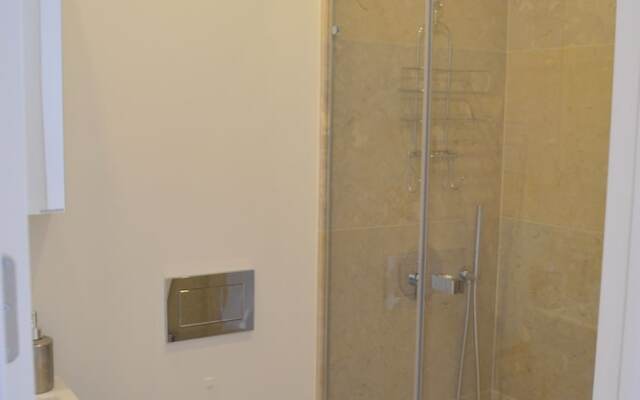 RH OLARIAS 19 Swimming Pool and View