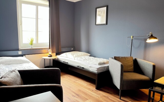 Blue Doors Hostel KTV