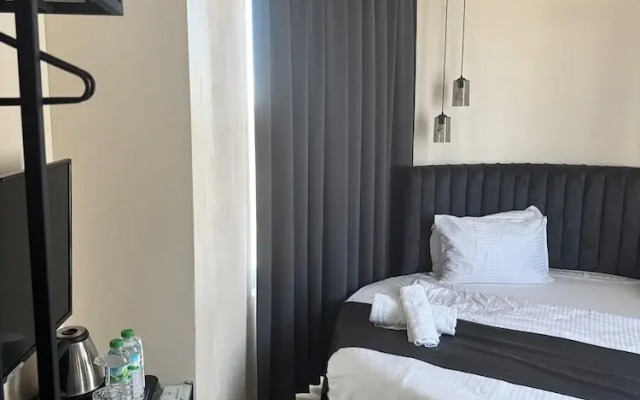D Twins Airport Hotel