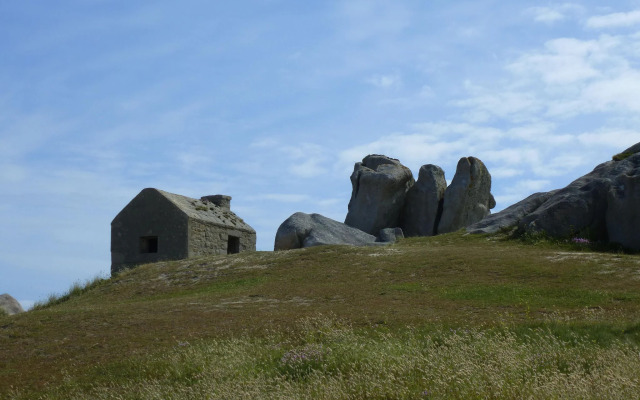 Semi-detached house near the sea, Cléder