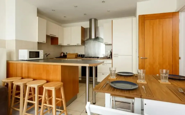 Starboard - Spacious Two-bedroom Apartment
