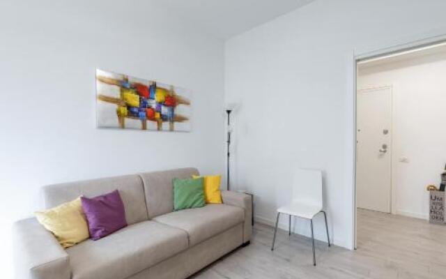 Piazza De Angeli M1 Comfortable Flat with Balcony