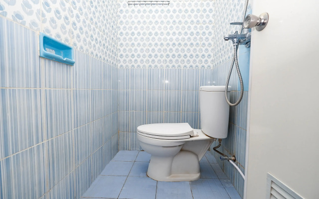 Trision Hostel by OYO Rooms