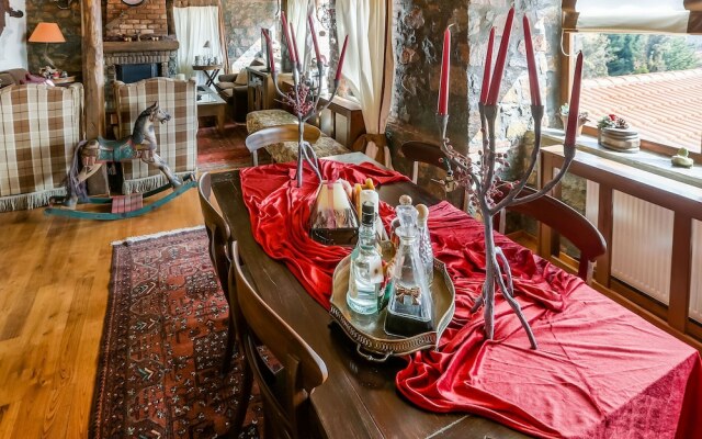 Lavish Holiday Home in Pella with Jacuzzi