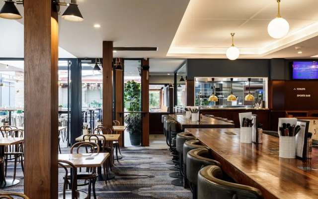 The Lakes Hotel, Rosebery