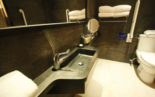Noble Park Hotel