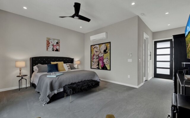 The Bentley Hotel - Popeye Room - Pool View