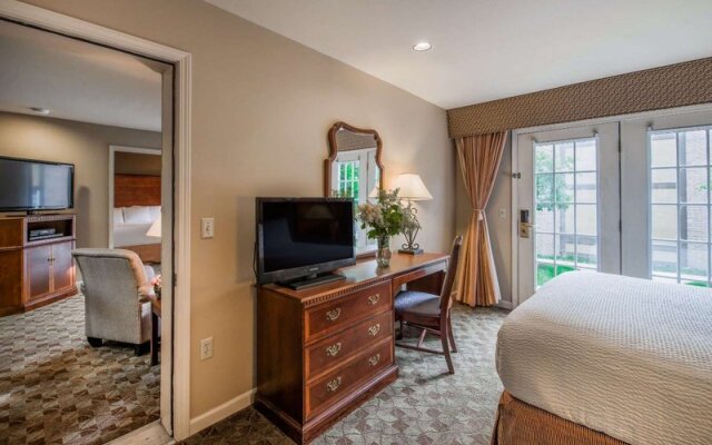 Cloverleaf Residence Suites