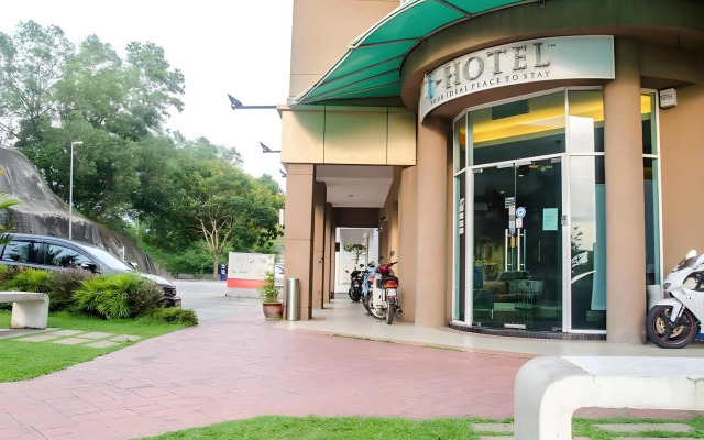 OYO Rooms Kota Damansara GIANT