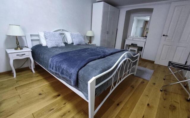 Romantic suite with sauna, free parking