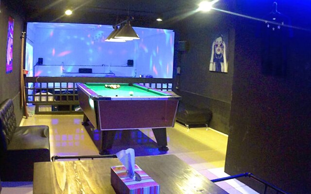 Cafe and Bar Secret Base